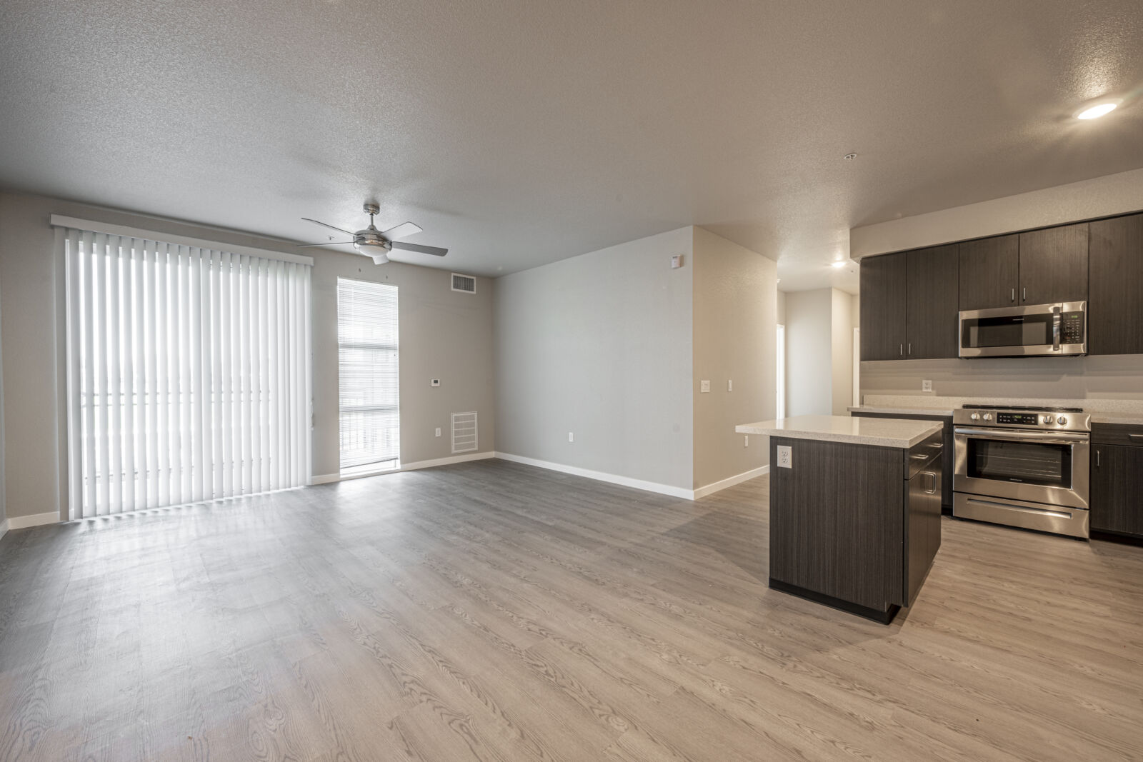 includes, complex, 3story, plot, 92units, apartment,… Quiring